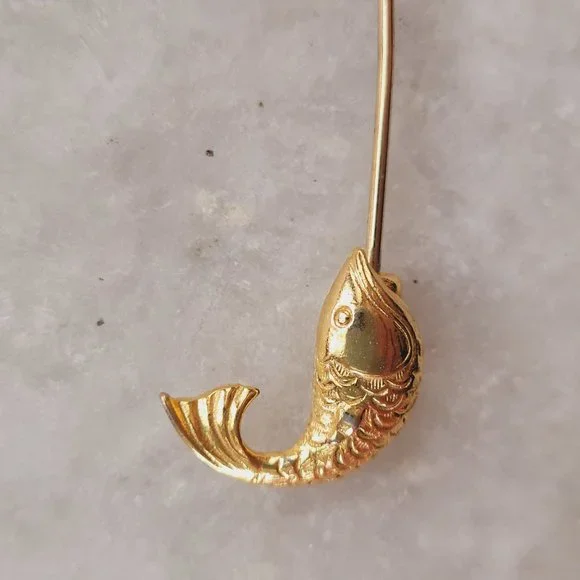 Vintage Gold Tone Jumping Koi Fish Stick Hat Pin Brooch - Picture 3 of 5